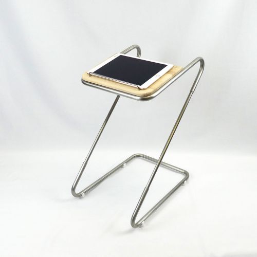 kleines Tischpult für Tablets mit iPad
