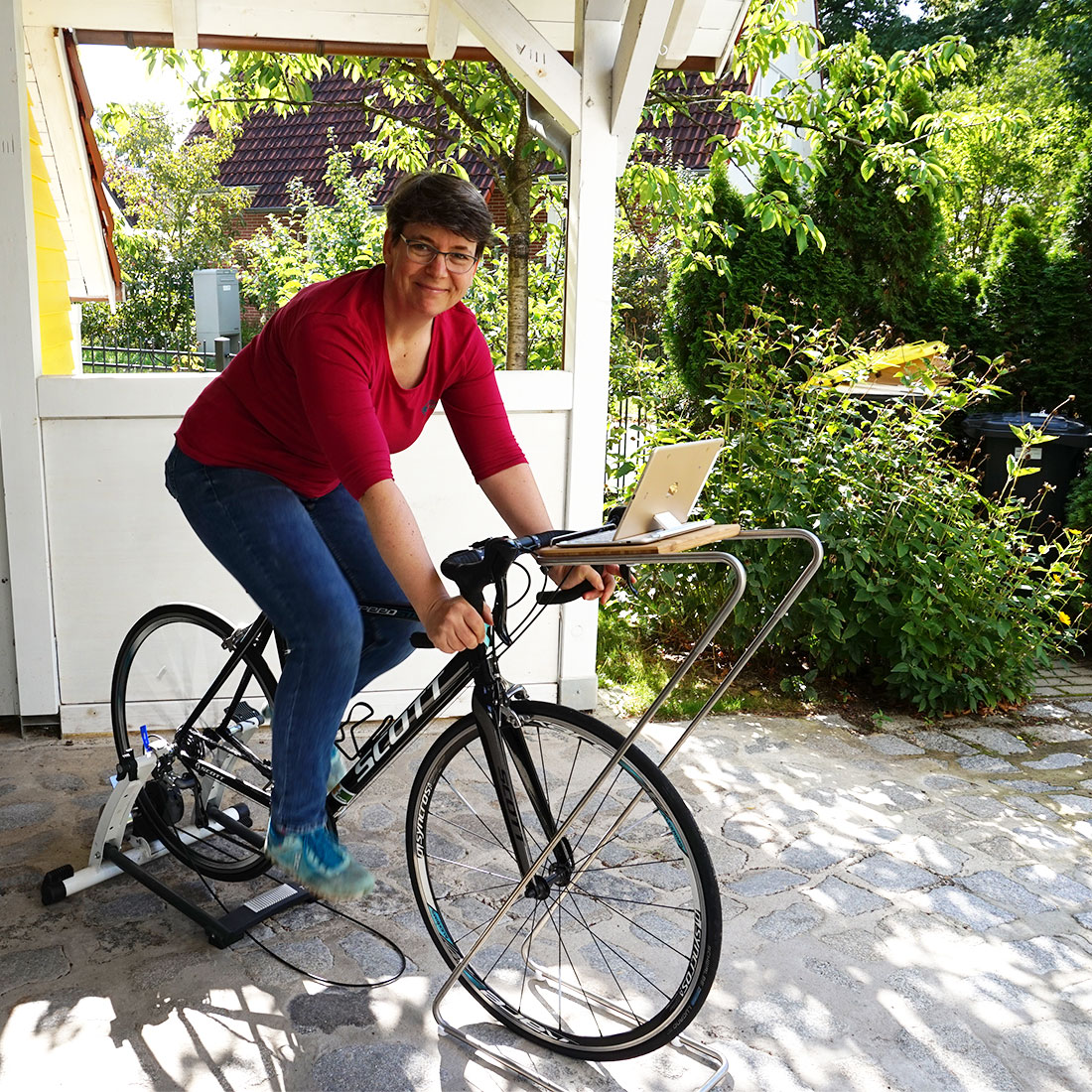 Pult für Rollentrainer im Einsatz im Freien